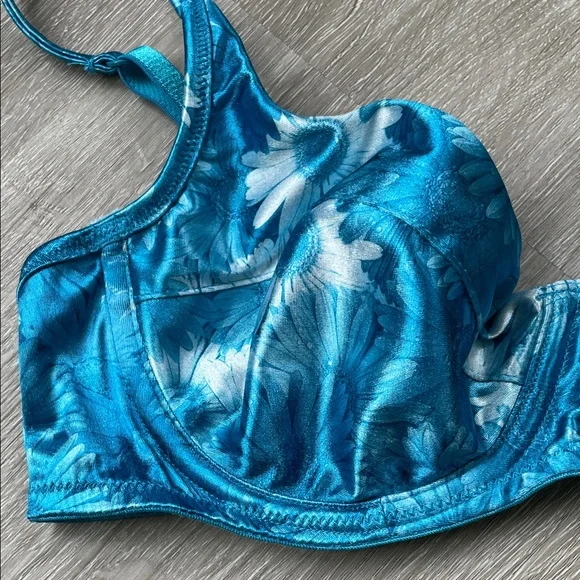 Victoria’s Secret Vintage Floral Lingerie Set - Picture 4 of 8